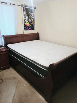 NEW QUEEN-SIZE PILLOW TOP MATTRESS AND BOX SPRING