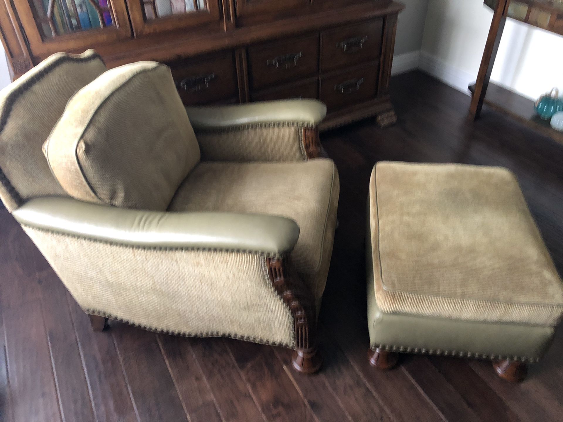 Comfy, cozy fabric & leather green chair w/ ottoman