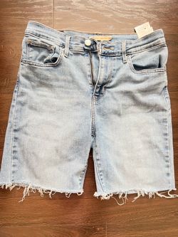 Levi’s Denim Shorts - Women’s 28