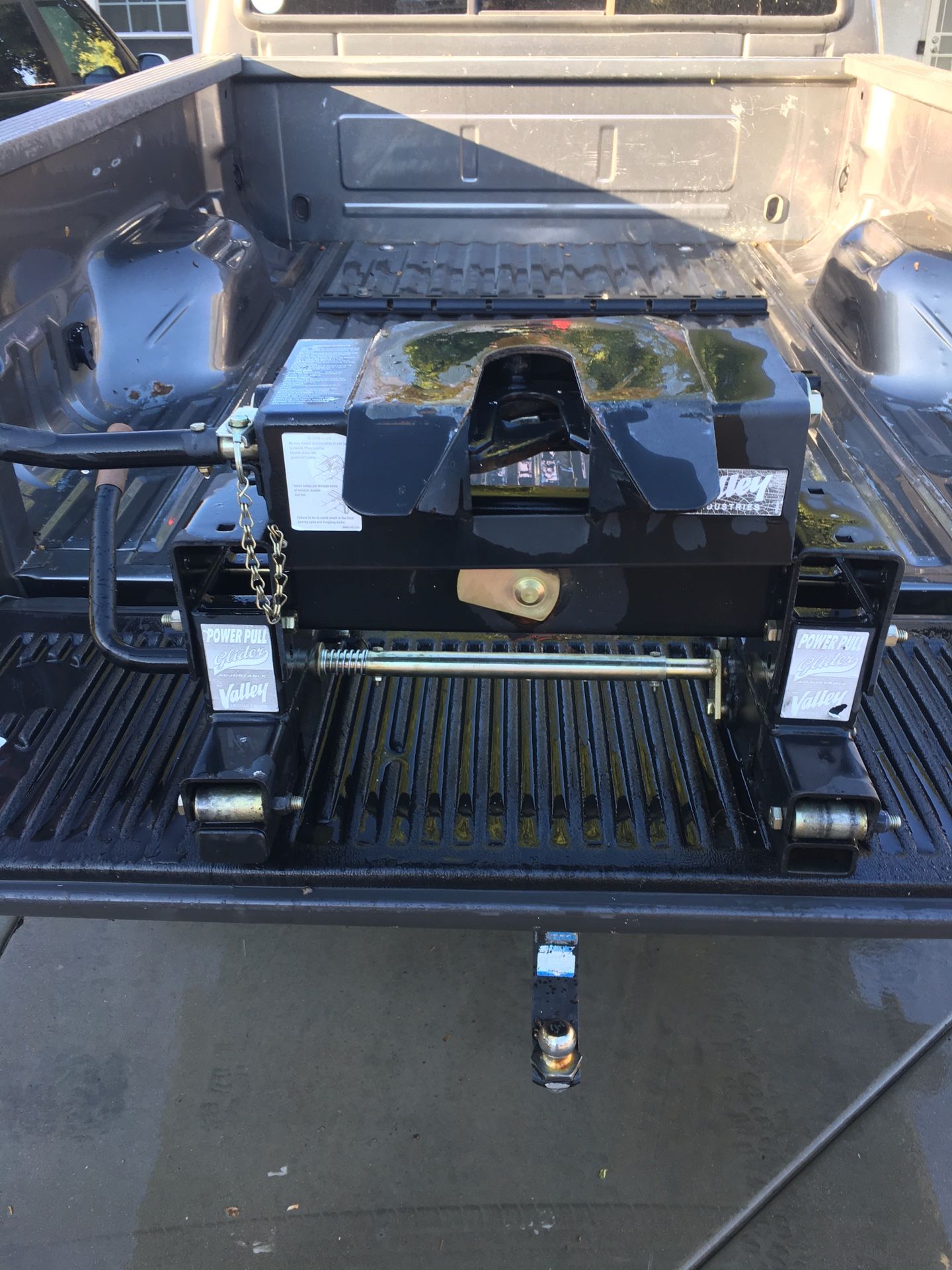 Valley Power Pull Slider 16K 5th Wheel Hitch. No rails. for Sale in Sun