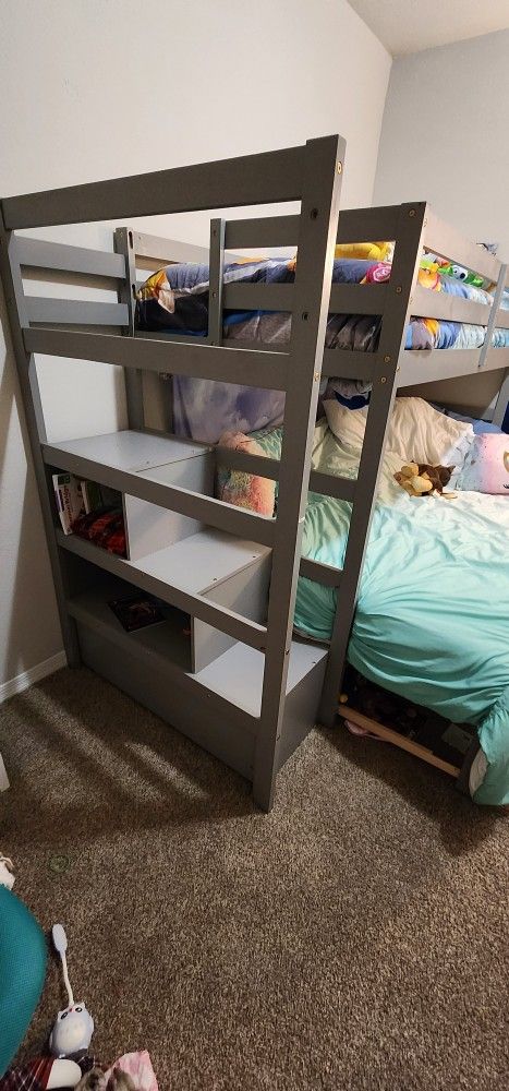 Twin Over Queen Bynk Bed W/stairs