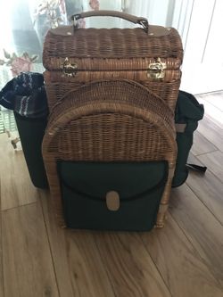 Complete never used picnic set