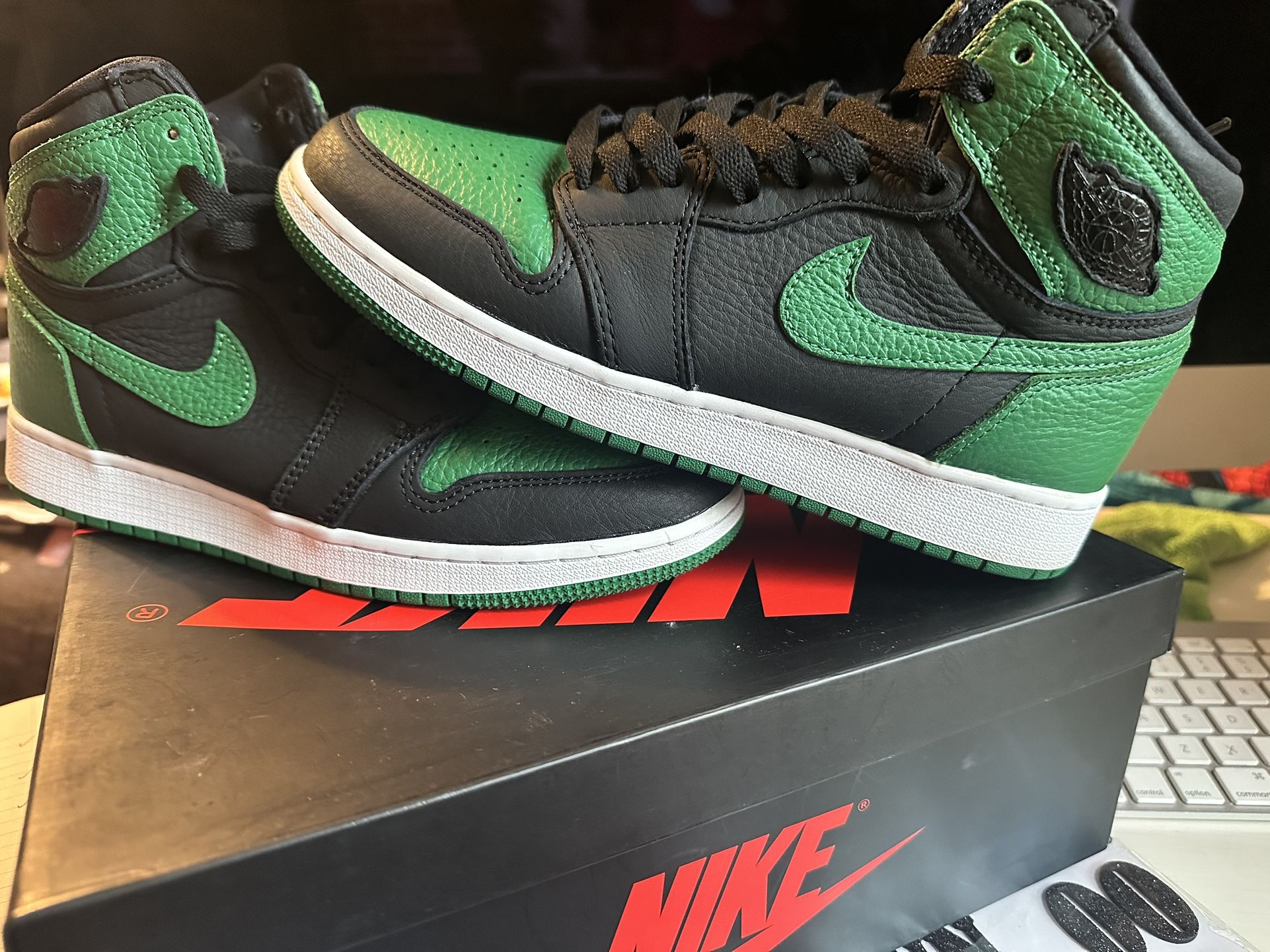 Air Jordan 1 Retro High OG GS Black Pine Green