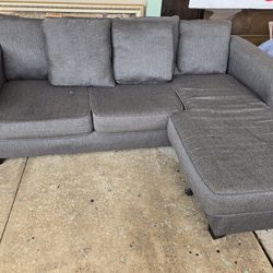 Couch ( Not responding to is this available) Read description