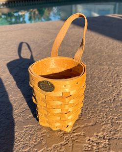 Vintage Peterboro Basket Co. holiday doorknob basket