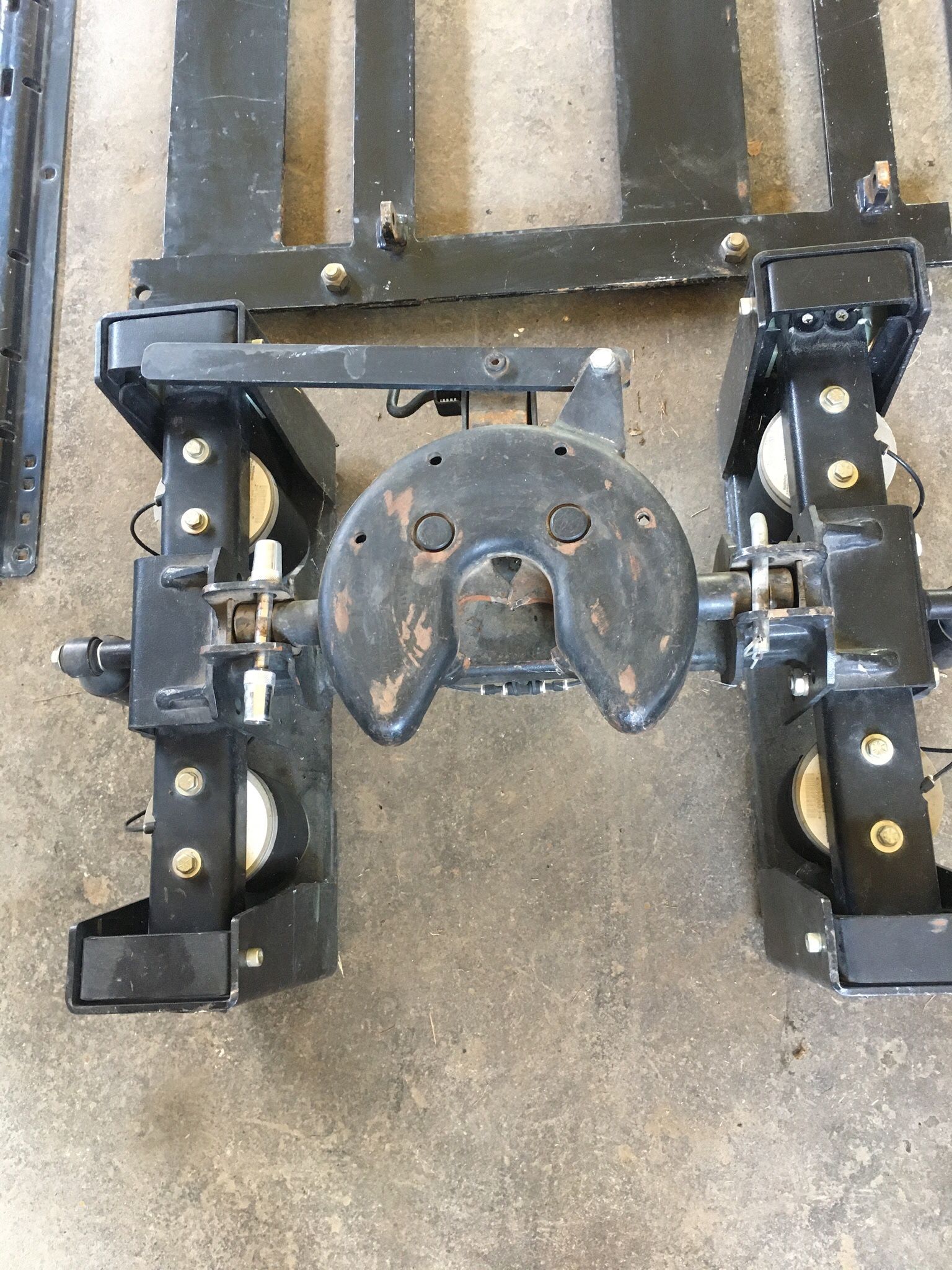 5th Wheel Trailer Hitch By Airsafe 25k Capacity