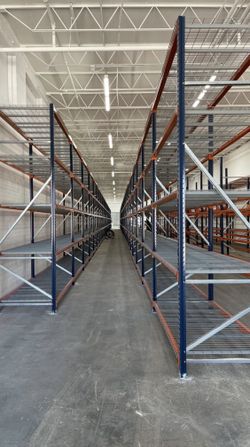 Teardrop Industrial Pallet Racks Beams Uprights Wire Decks 