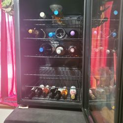 Sunbeam Wine Fridge 6 Shelves Good Condition