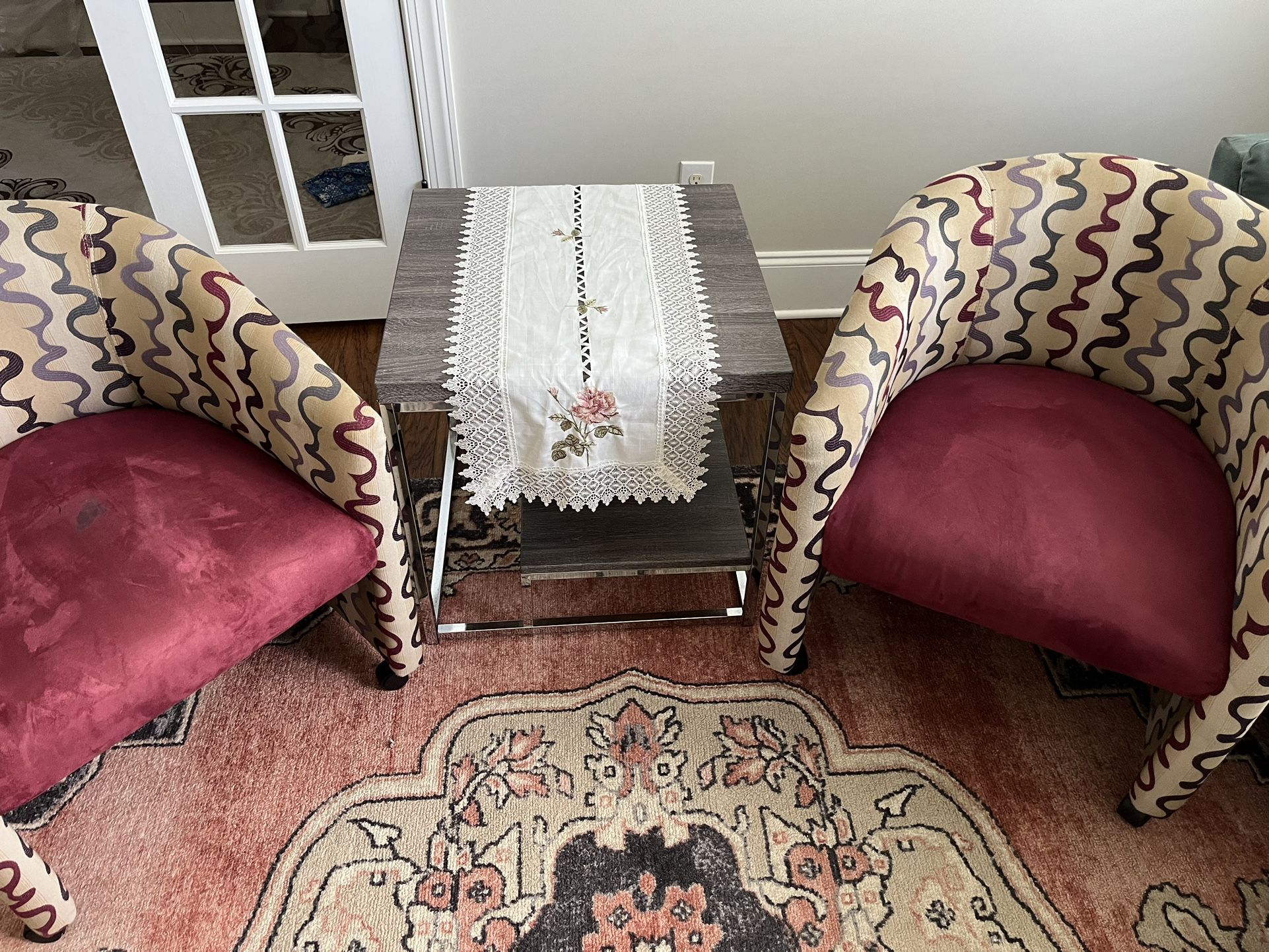 Beatiful and elegant European Furniture accent chairs with wheels