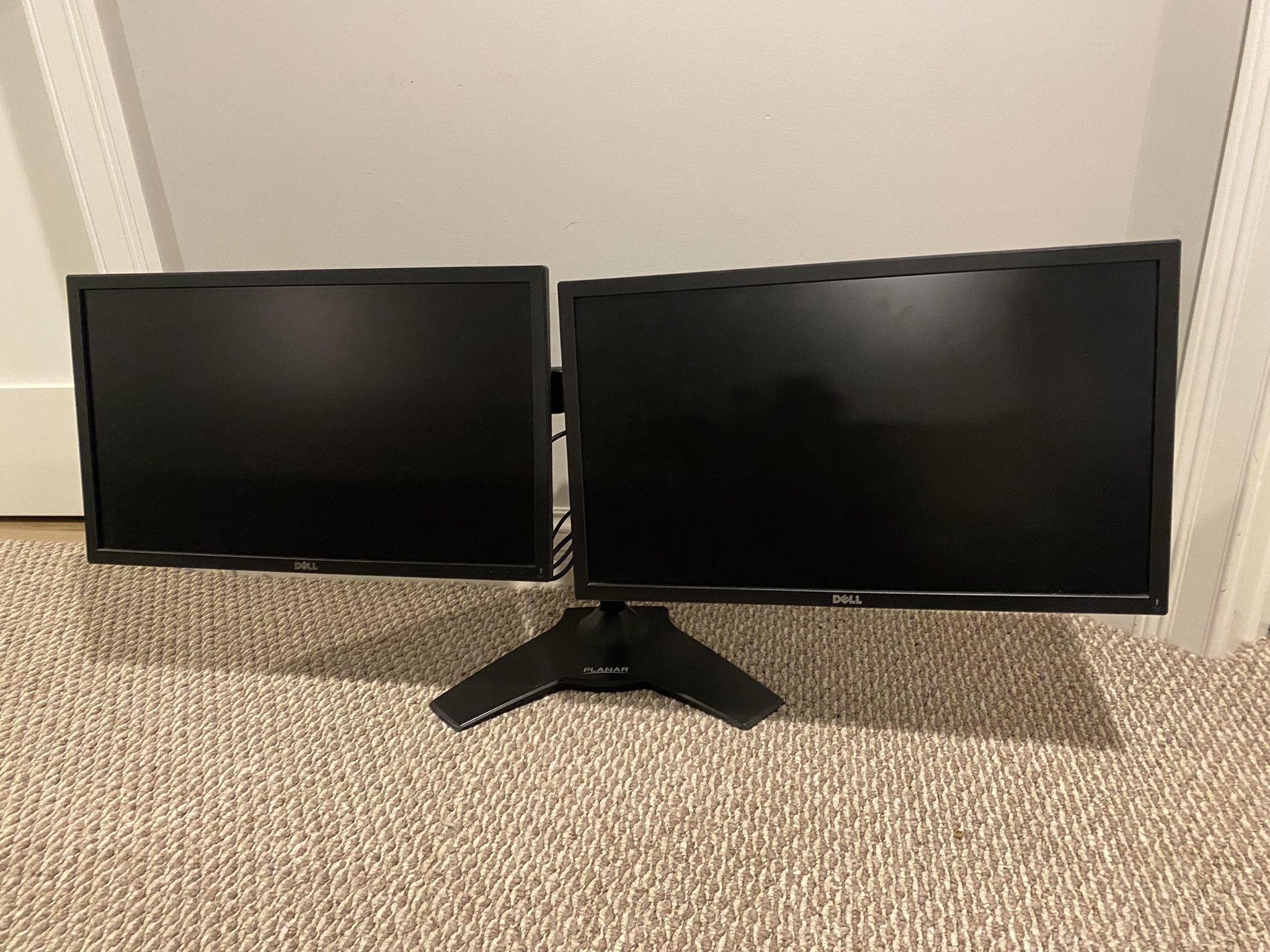 Planar Dual Monitor Stand And 2 Dell Monitors