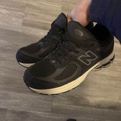 new balance 2002r white and black