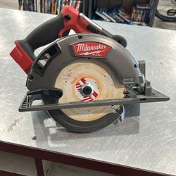 Milwaukee Circular Saw 
