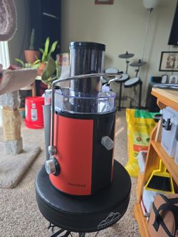 700w Peach Street juicer