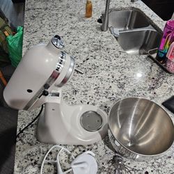 KITCHENAID MIXER