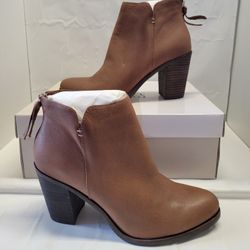 BP. Women's Boots Size: 8. 5