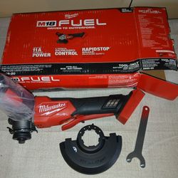 Milwaukee
M18 FUEL 18V Lithium-Ion Brushless Cordless 4-1/2 in./5 in. Grinder with Variable Speed & Paddle Switch (Tool-Only)
