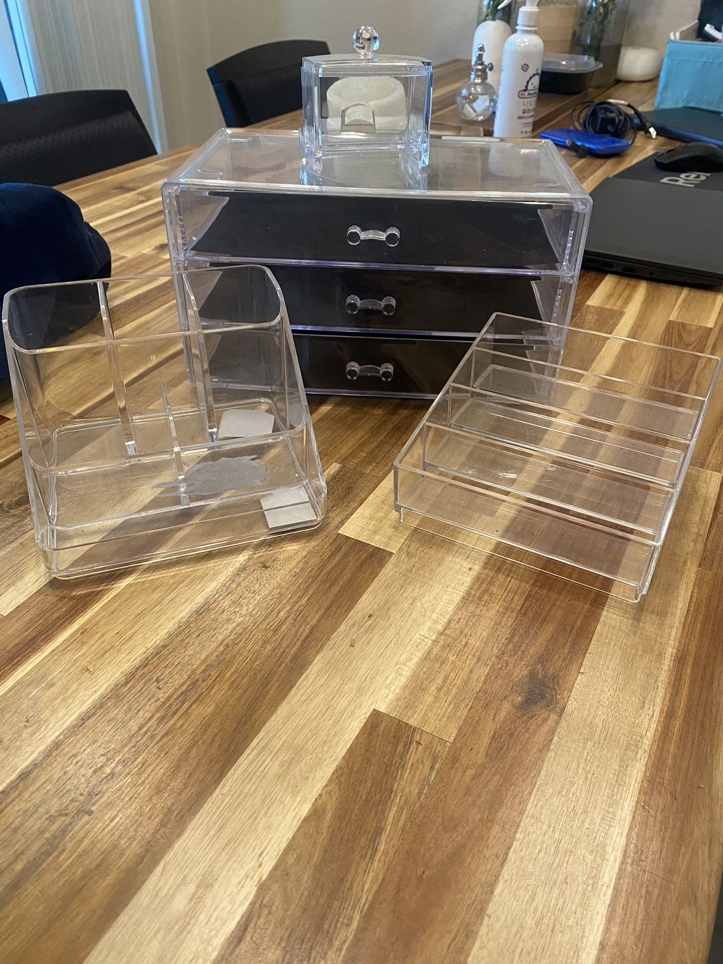 makeup organizer