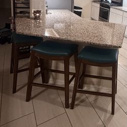 4 Bar Stools 