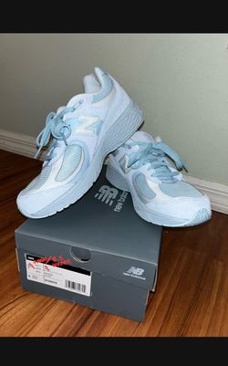 New Balance 2002 / Size 7 = 8.5 Women