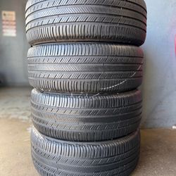 215/55/17. Michelín