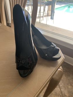 White House Black Market Black Patent Heels Size 8