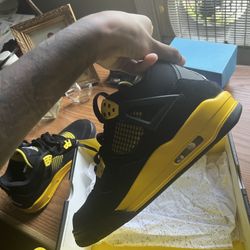 Jordan 4 Thunder 