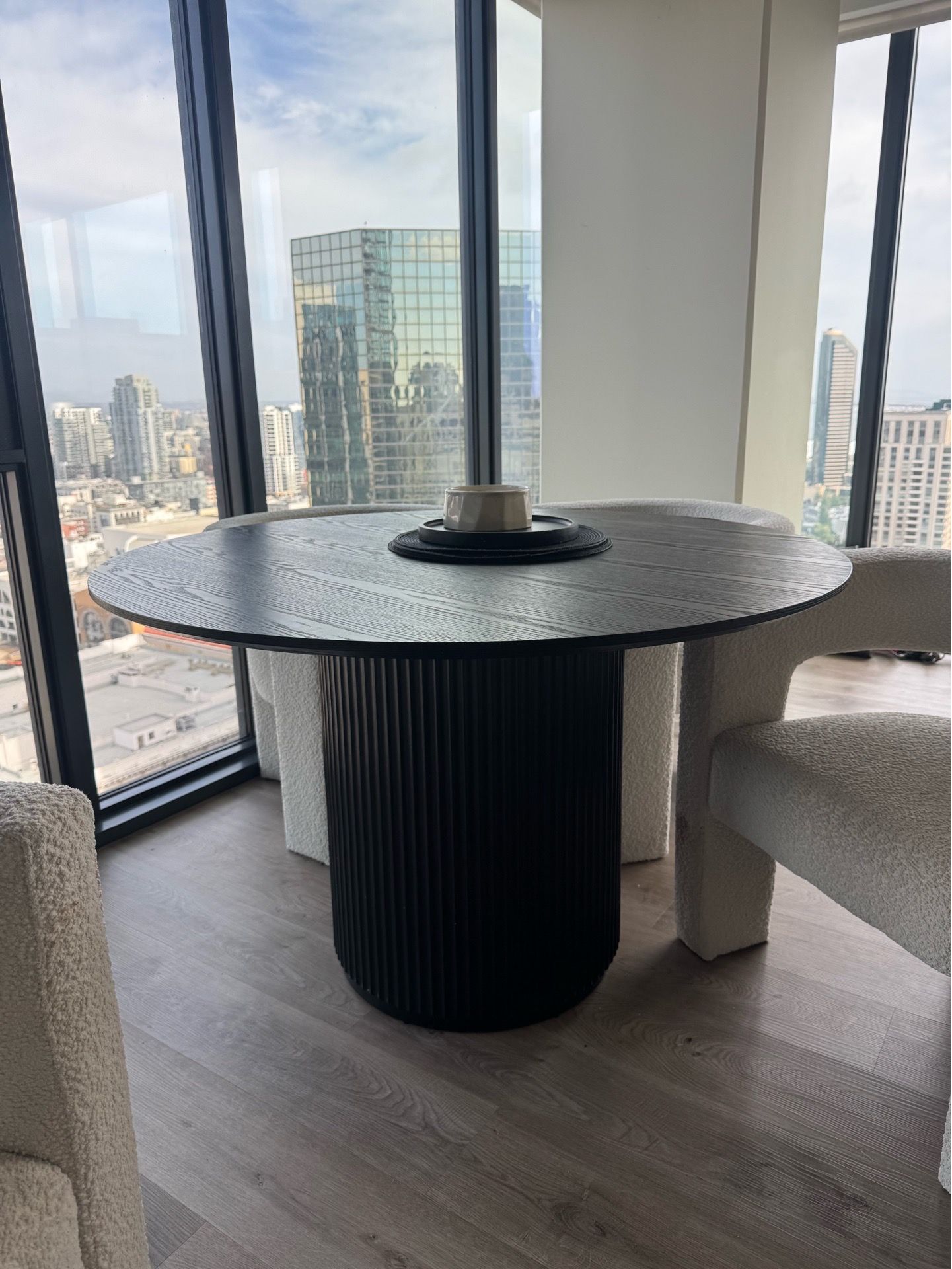 Modern round dining table