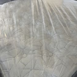 California King Size Bed Mattress King Koil Intimate Medium Pillow Top Serta Sealy Stearns & Foster Aireloom Kluft Hotel Purple Tempurpedic Saatva 