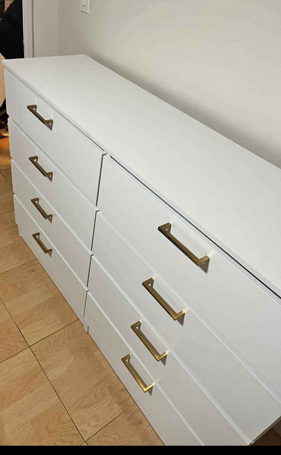 8-drawer dressers – modern and spacious