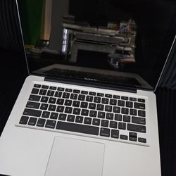 MacBook PRO LAPTOP