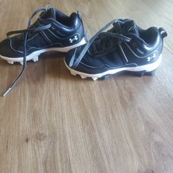 Under Armour Base Ball Cleats Size Kids 11