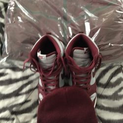 Maroon Nike Tech Package Size L Top, Bottom, Hat, And Size 10  Shoes
