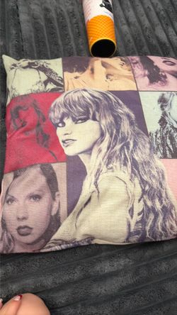 Taylor pillow