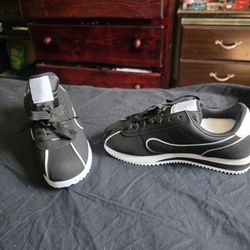 Nike Cortez Look Alike Size 6