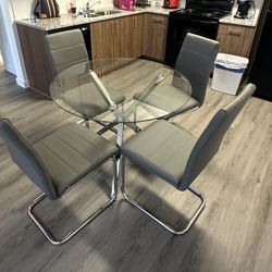 5 Piece Round dining table 
