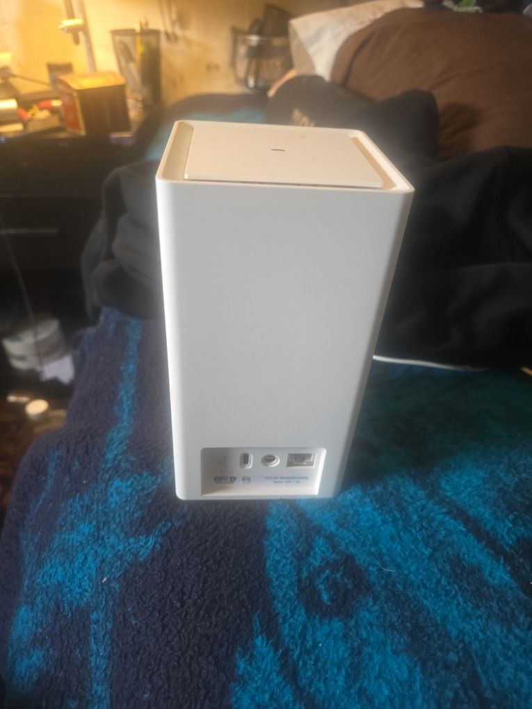 Straight Talk home internet router.