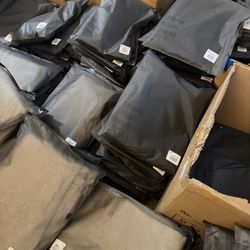 🚨ESSENTIAL HOODIES🚨