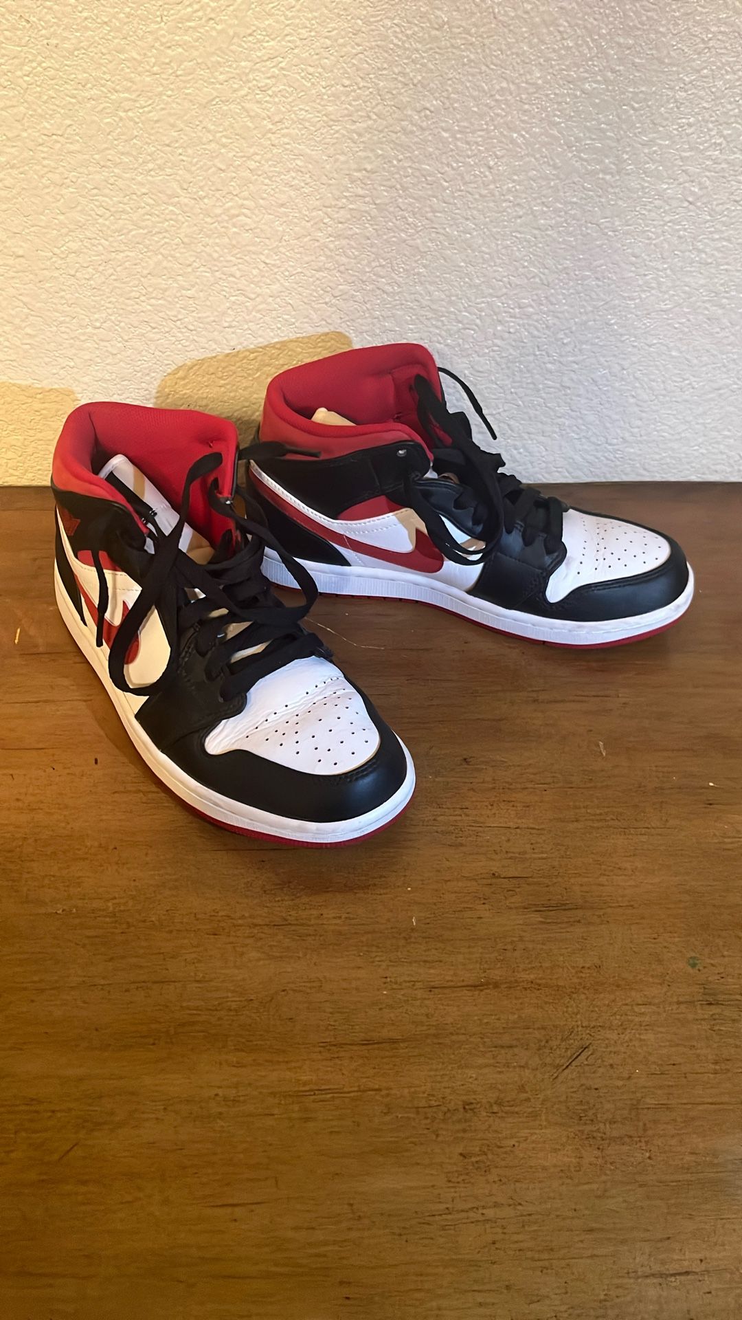 Air Jordan 1 Black Gym Red 