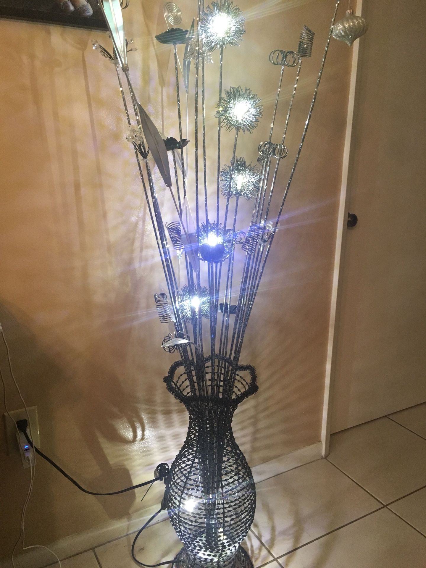 Metal LED Light Sculpture / Lamp