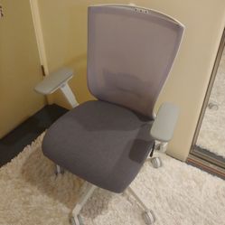 Sidiz T50 office chair