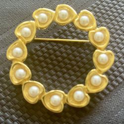 Vintage Faux Pearl & Gold-Tone Heart Circle Brooch – $3
