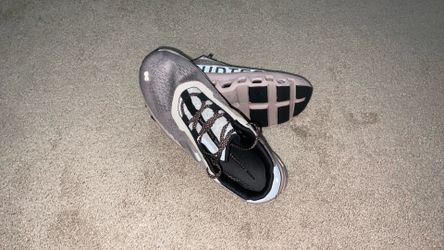On cloudmonster  Gray color Man’s 9.5 Open box