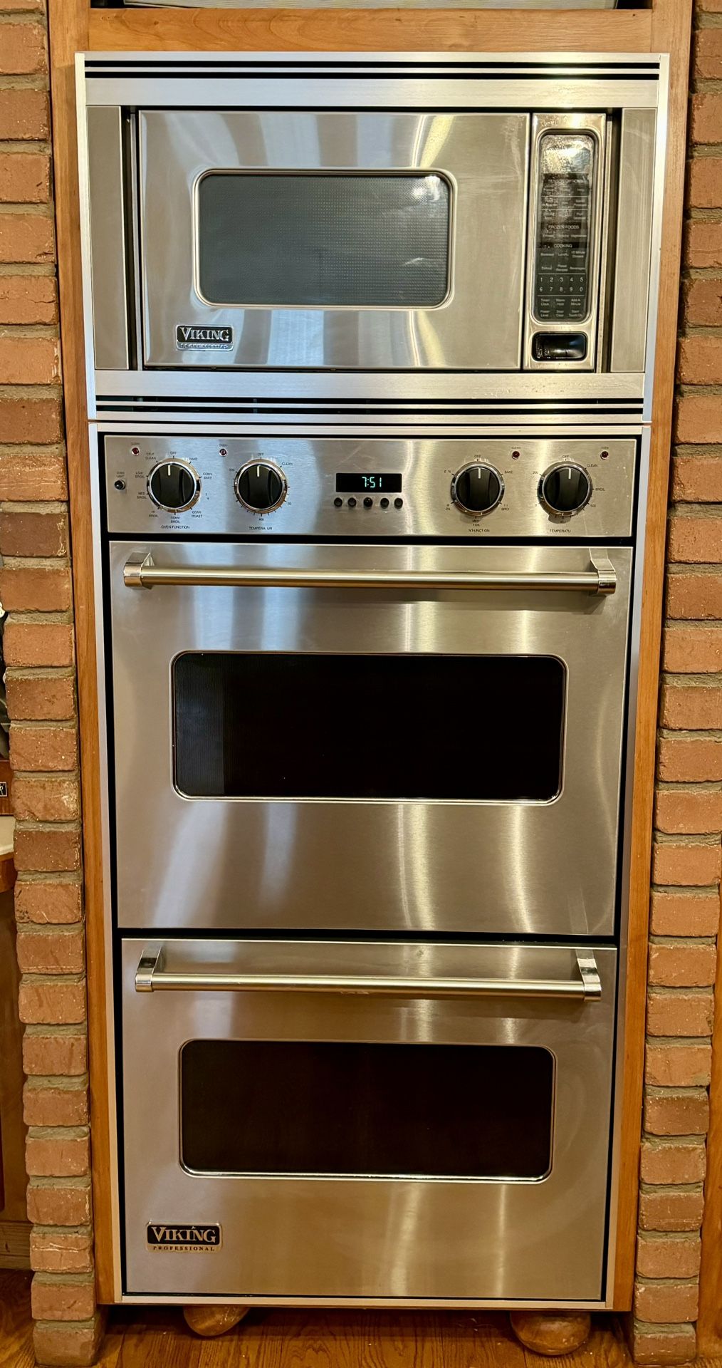 Viking Professional Stainless Kitchen Package Double Oven, Microwave