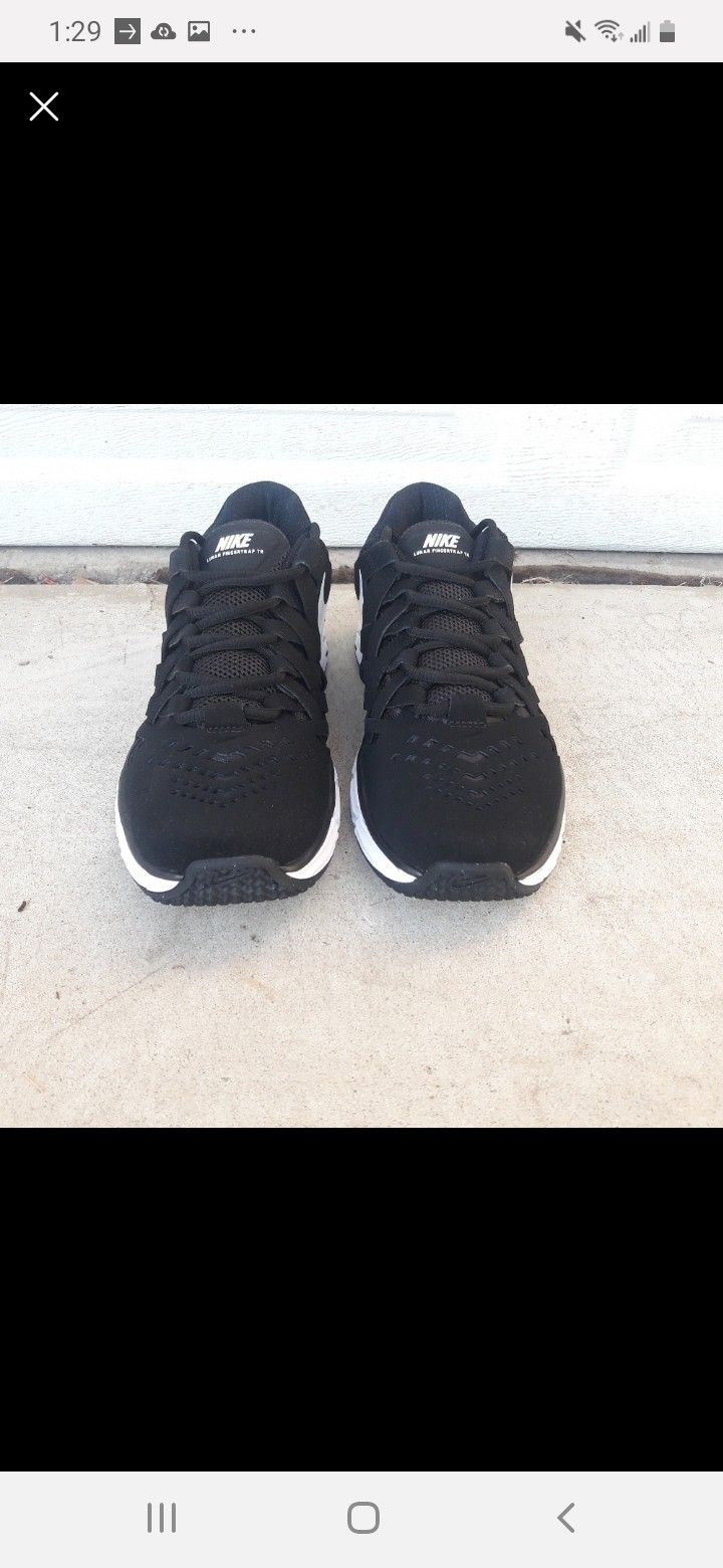 Nike Men's Size 10.5 / Women's Size 12