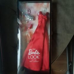 2012 Barbie THE Barbie LOOK ON THE RED CARPET  BLACK LABEL