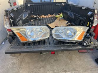 Transit Headlights 100 On The Pair  ( Will Not Separate)