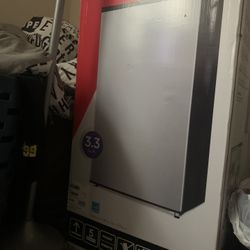 3.3 Ft Mini Fridge