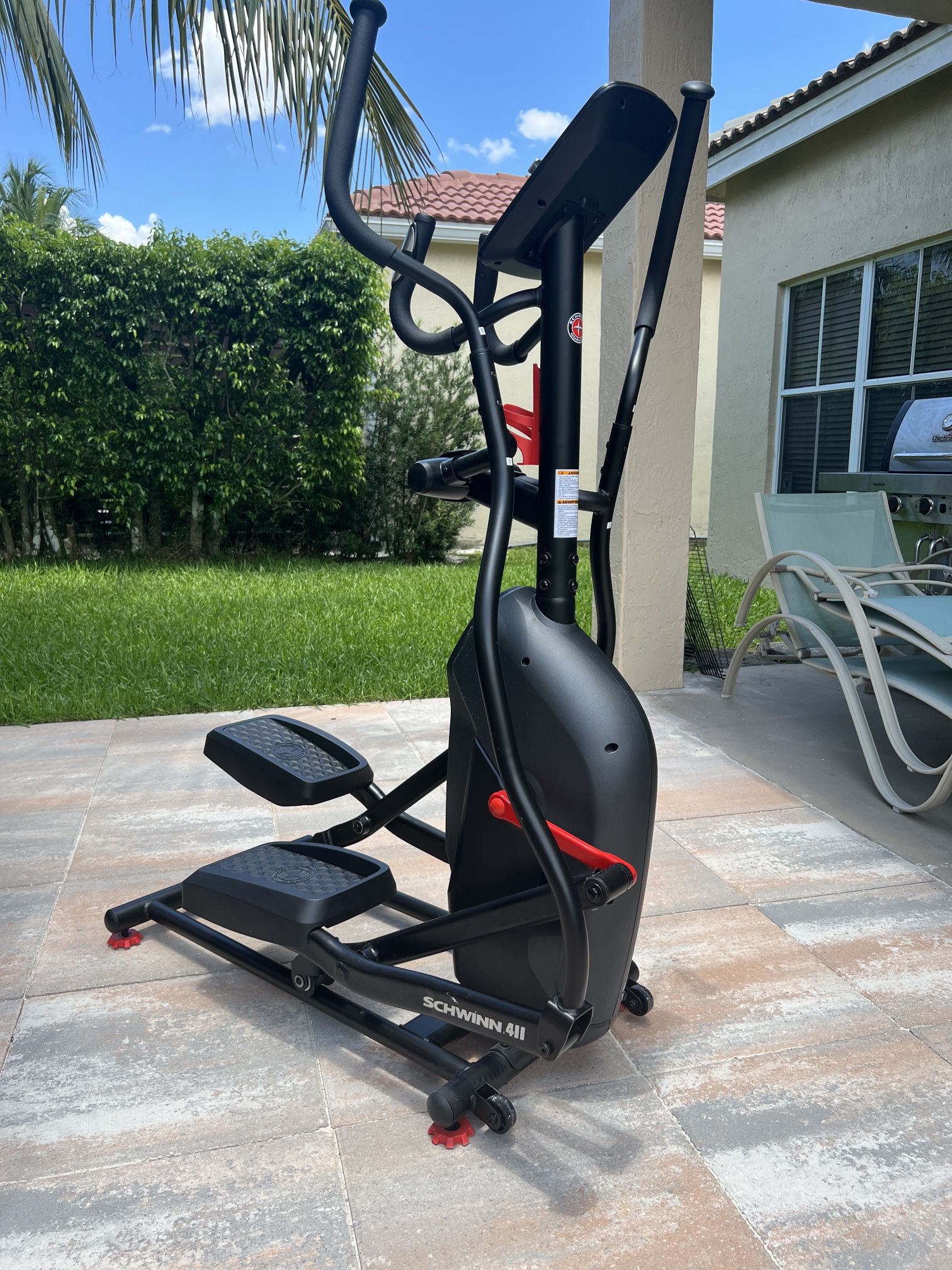 Schwinn 411 Compact Elliptical Machine