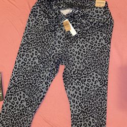 XL Victoria Secret Leggings for Sale in The Bronx, NY - OfferUp