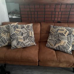4 Pillows 